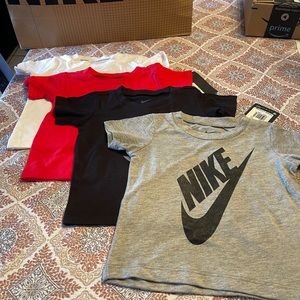 4 pairs Nike shirts